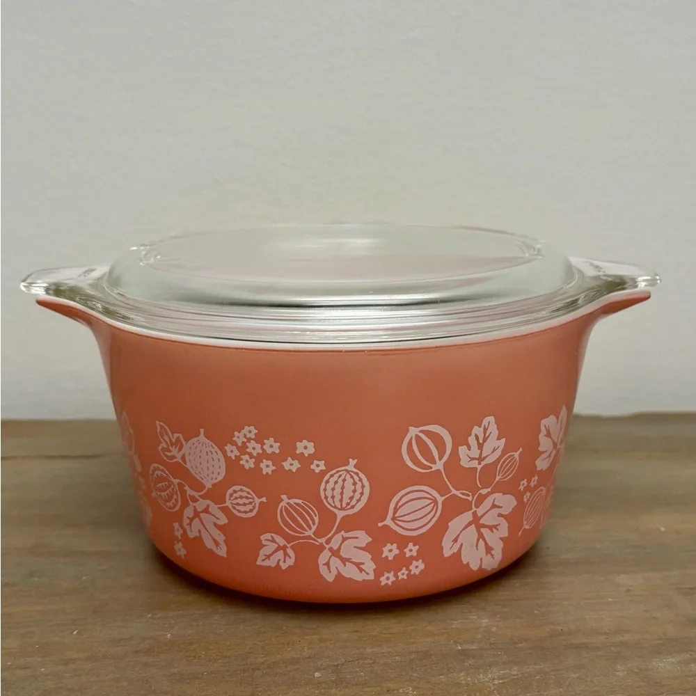 Vintage Pyrex Gooseberry Pink 473 1 Quart Round Covered Casserole dish with lid - Picture 1 of 15